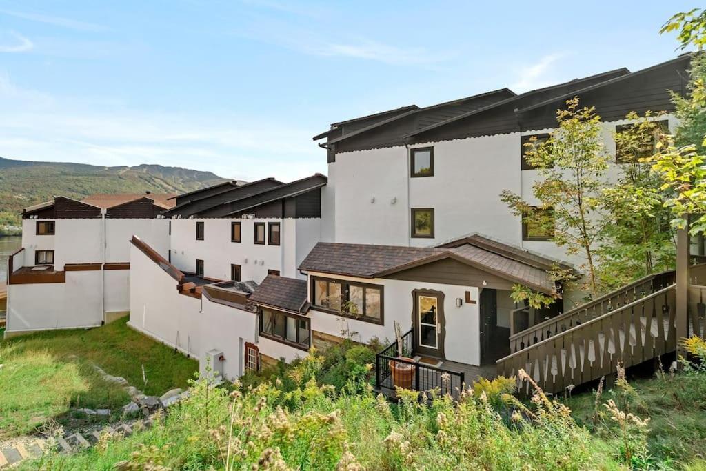 Chic Mt-Tremblant Condo With View On The Lake By Denstays Μοντ Τρεμπλάν Εξωτερικό φωτογραφία